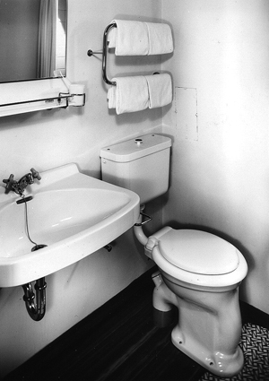 Historische Aufnahme von einer Geberit-Toilette auf Kulturonline.ch