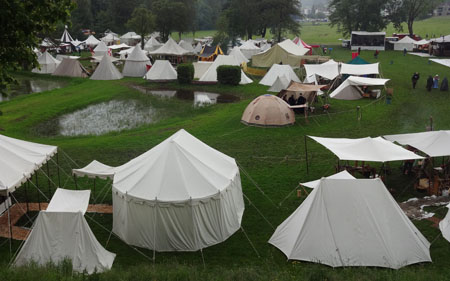 Das Wasser-Dorf beim Lagerplatz Mittelalterliches Hof-Spektakel auf Kulturonline.ch