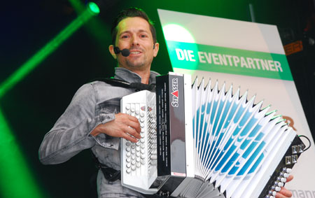 Stimmungsmacher Martin Kofler an der WEGA-Schlagerparade Kulturonline.ch