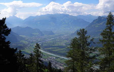 Blick über das Fürstentum zum Rhein Kulturonline.ch