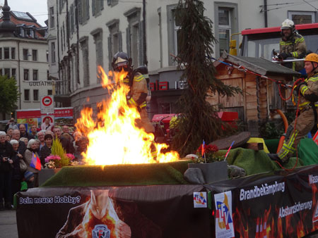 OLMA Umzug mit Feuerwehr auf Kulturonline.ch