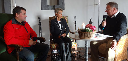Persönlich im Hof zu Wil mit SR Karin Keller-Sutter REGA-Helipilot Dominik Tanner & Moderator Roland P. Poschung