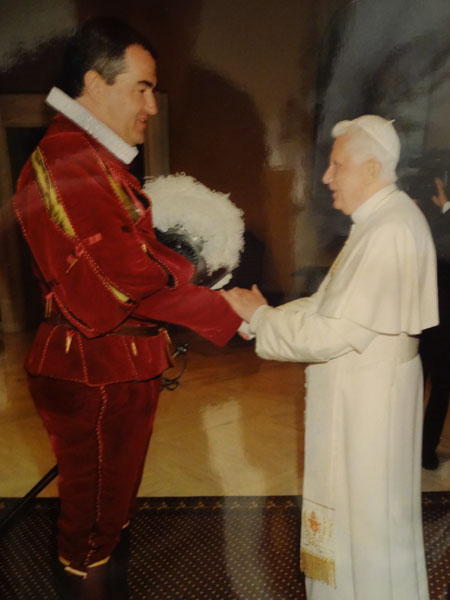 Elmar Th. Mäder, Kdt Schweizer Garde, beim Empfang von Papst Benedikt XVI.