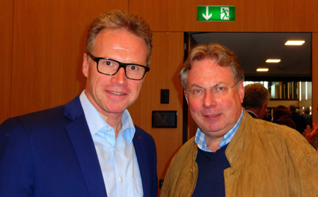 Andreas Meyer, CEO SBB, und Moderator Roland P. Poschung, Medien und Ausbildung mua.ch