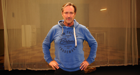 Helmut Zierl auf der Bühne vom Theater Winterthur im Stück "Tod eines Handlungsreisenden" auf Kulturonline.ch