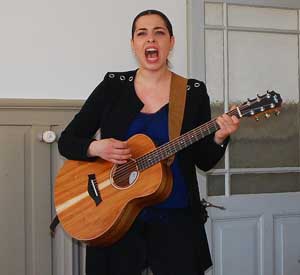 Klaudia Dodes Live in «Persönlich im Hof zu Wil», der Gesprächsreihe der Volkshochschule Wil