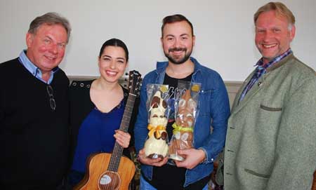 «Persönlich im Hof zu Wil» mit Emanuel Andriescu (Timebelle) und Klaudia Dodes (Theater St. Gallen)