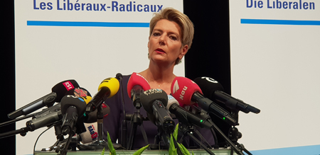 Karin Keller-Sutter im Wiler Stadtsaal vor den Medien. Foto Kulturonline.ch/ROPO/MuA
