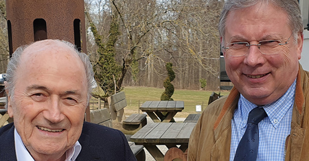 «Persönlich im Hof zu Wil» mit Sepp Blatter, Ex-FIFA-Präsident, und Moderator Roland P. Poschung auf Kulturonline.ch