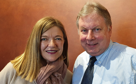 «Persönlich im Hof zu Wil» mit Annemarie Meyer, Geschäftsführerin Glacier Express, im Vorgespräch mit Moderator Roland P. Poschung auf Kulturonline.ch