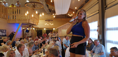 Austria-Schlagerstar Melanie Payer im Hofstadl in Gossau SG auf Kulturonline.ch