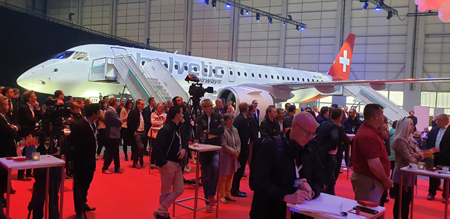 Helvetic Airways feiert Ankunft vom neuen Embraer E2 auf dem Flughafen Zürich Kulturonline.ch
