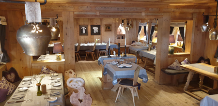 Eine idyllische Gaststube ... Das Wirtshaus im Hotel Jungbrunn ist ein Traum