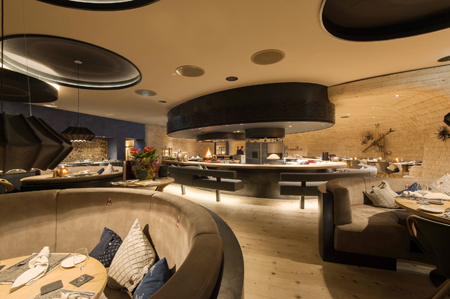 Hotel Jungbrunn mit dem Restaurant Grill.