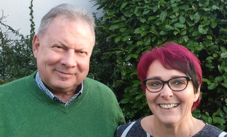 Moderator Roland P. Poschung mit Ursula Forrer, Präsidentin Schweiz. Rotes Kreuz St.Gallen