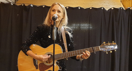 Julia Buchner bei der 10. Schlagernacht im Hofstadl